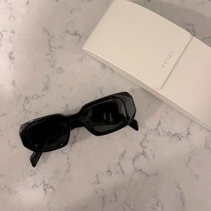 PRADA Black sunglasses PR 17WS